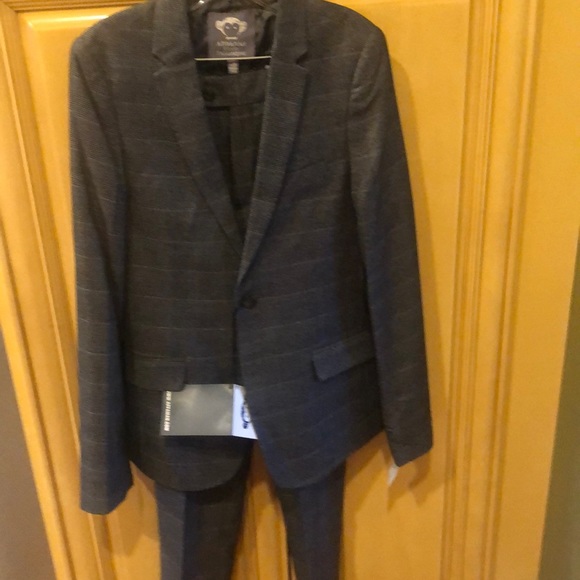 Boys suit size 16 NWT up to 42 off